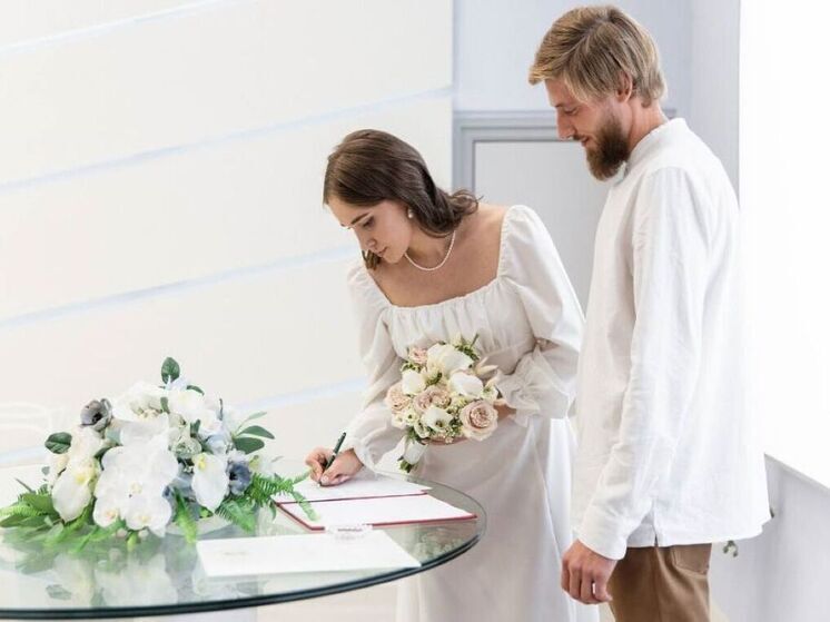 300 подмосковных молодоженов распишутся в День влюбленных