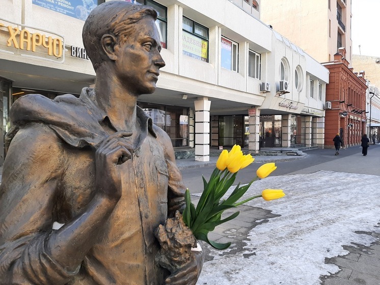 Саратовскому холостяку подарили жёлтые тюльпаны