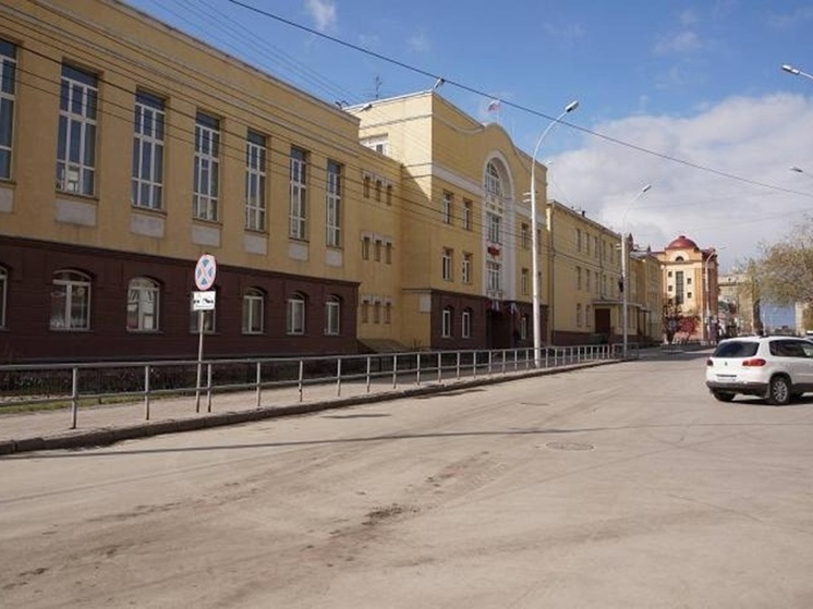 В новосибирском лицее введен особый режим из-за треснувшей подпорной стенки