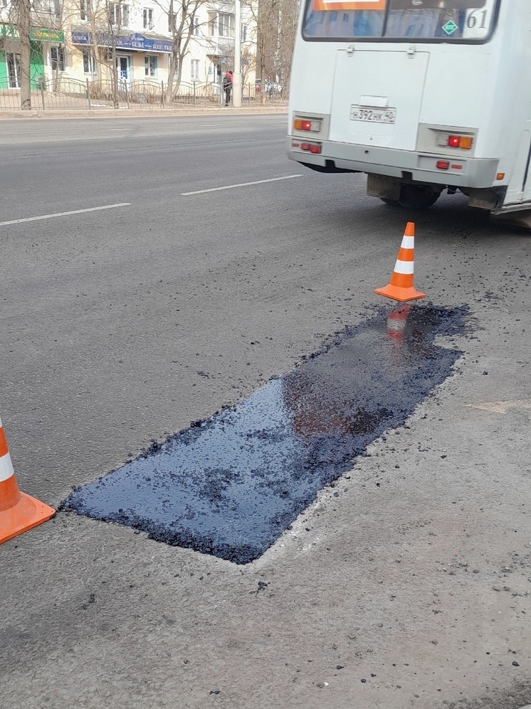 В Калуге залатали ямы на улице Ленина