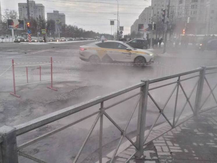 Прокуратура Петербурга проверит факт прорыва трубопровода на Одоевской улице