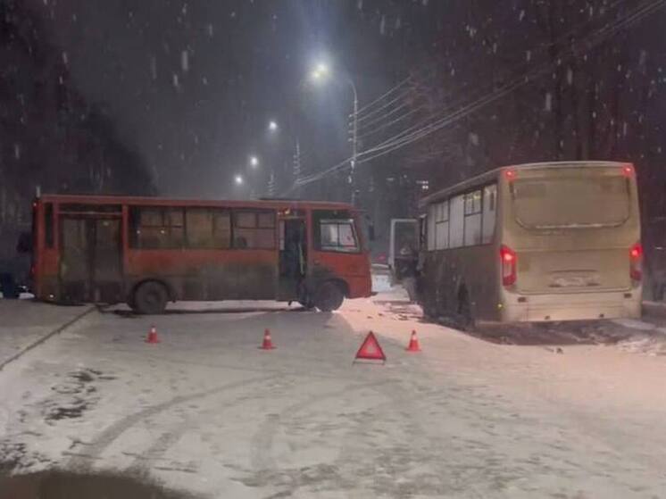Четыре человека пострадали в ДТП с автобусами в Нижнем Новгороде