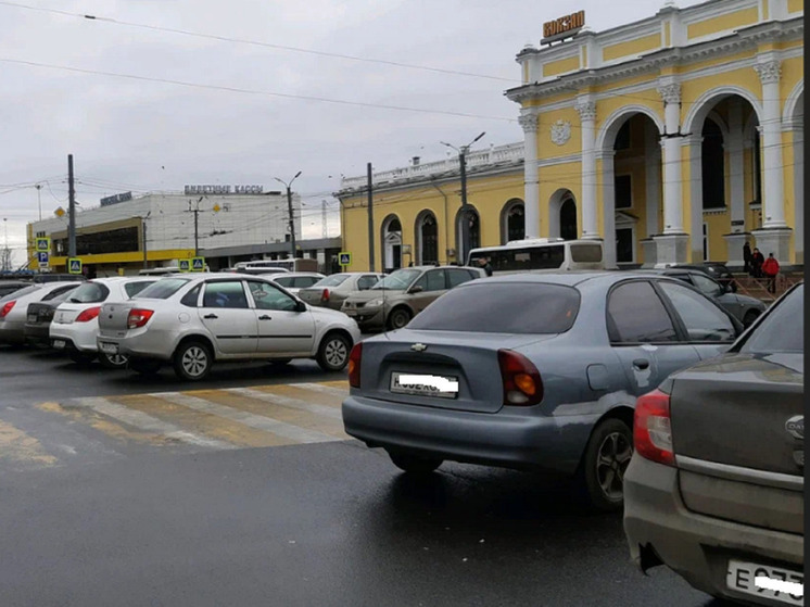 В Ярославле паркинг на привокзальной площади пока останется бесплатным