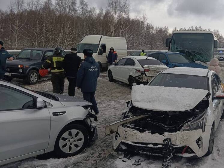 В Калининграде ГАИ и полиция работают на месте массового ДТП