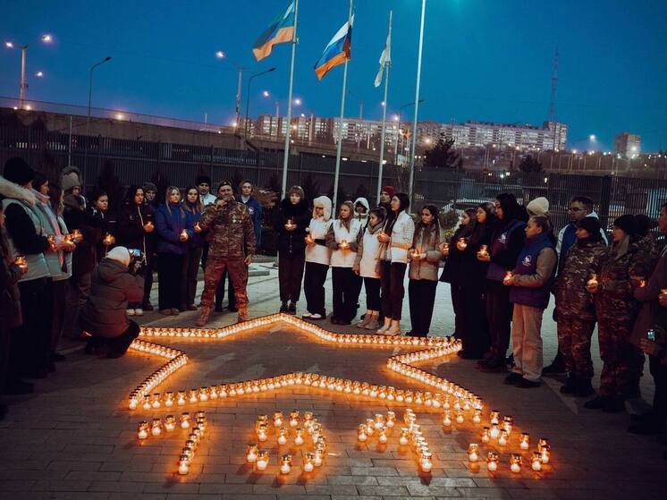 В Луганске провели флешмоб в честь освобождения Ворошиловграда