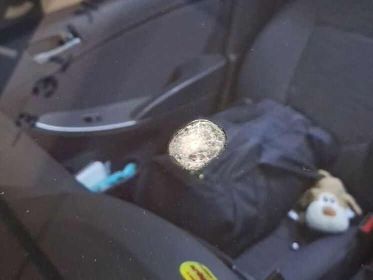 В Одинцово неизвестные обстреляли машину, припаркованную у дома