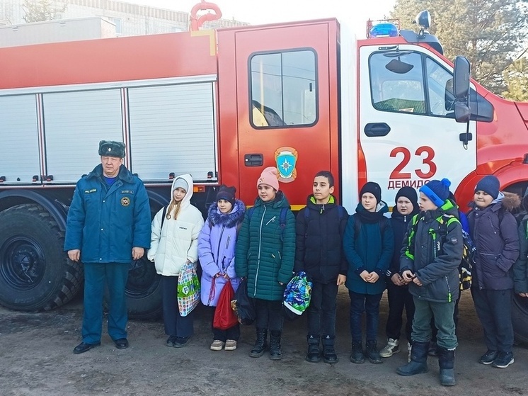 Демидовские пятиклассники побывали в гостях у пожарных