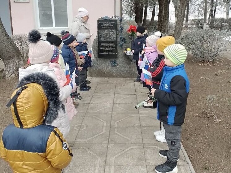 Воспитанники детсада Молочанска почтили память россиян, исполнявших долг за пределами Отечества