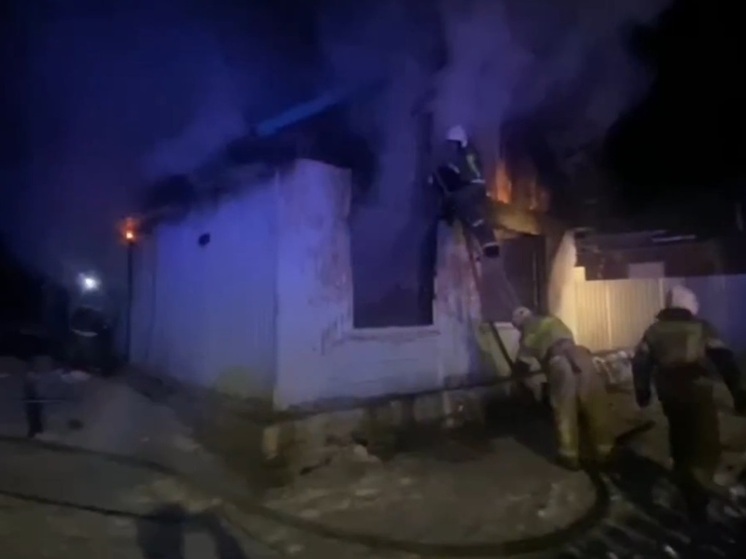 При тушении пожара в деревне Свердловской области обнаружили погибшего