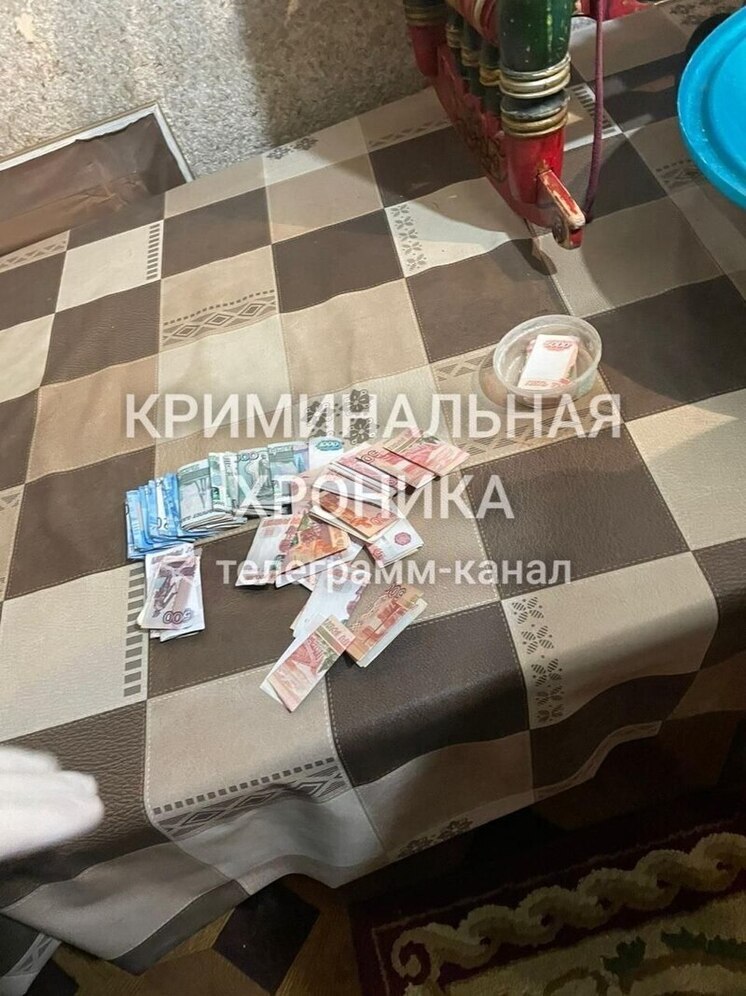 В Дагестане 15-летний парень украл 170 тыс. рублей из частного дома