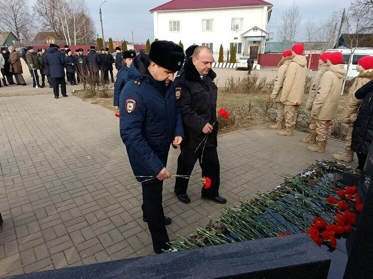В Юхнове почтили память участников локальных войн и военных конфликтов ⁠