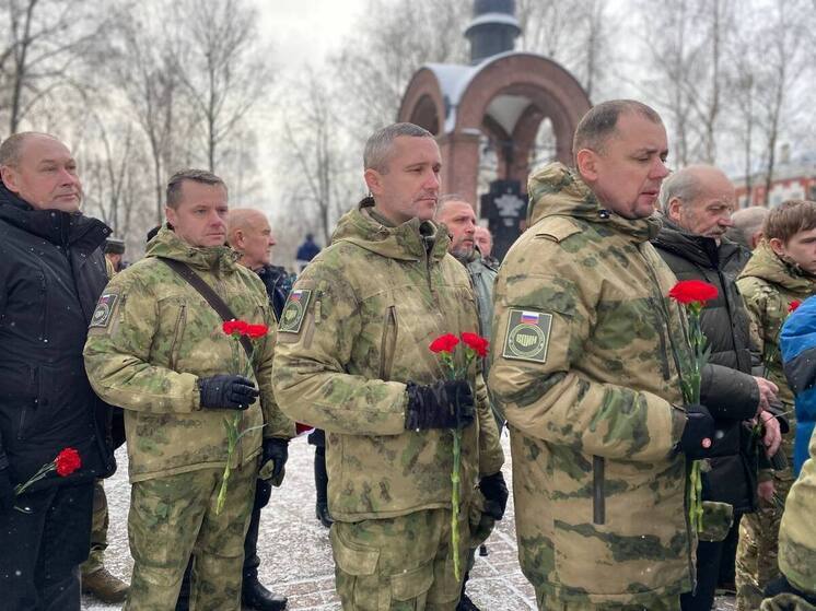 Митинг и торжественный концерт прошли в псковском Доме офицеров