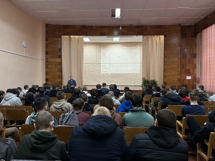 Псковские росгвардейцы провели для студентов патриотическое мероприятие