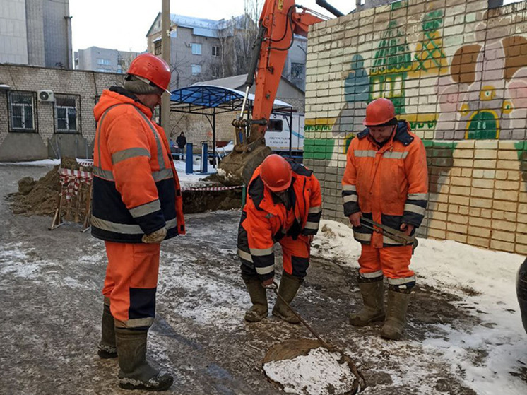 В нескольких домах в центре Барнаула отключили воду из-за повреждения в колодце