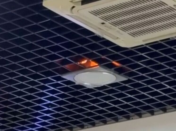 В ТЦ подмосковного Красногорска неожиданно заискрилась проводка