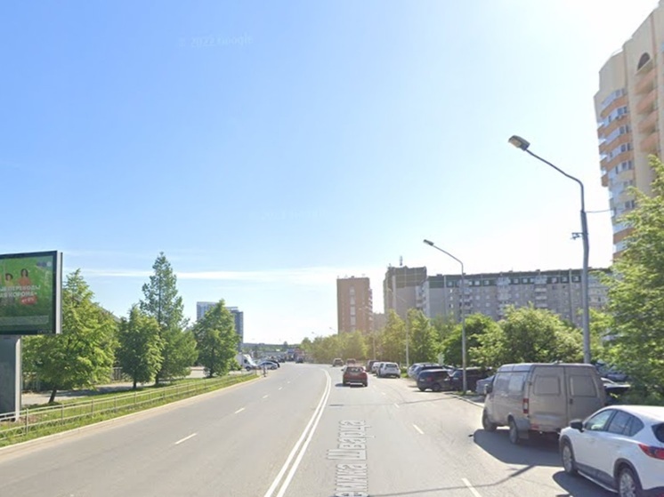 Массовая драка между парнями на проезжей части в Екатеринбурге попала на видео