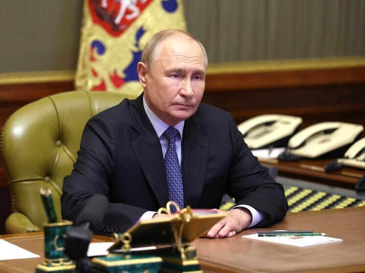 Песков: Путин во время телефонных разговоров иногда приглашает своих помощников