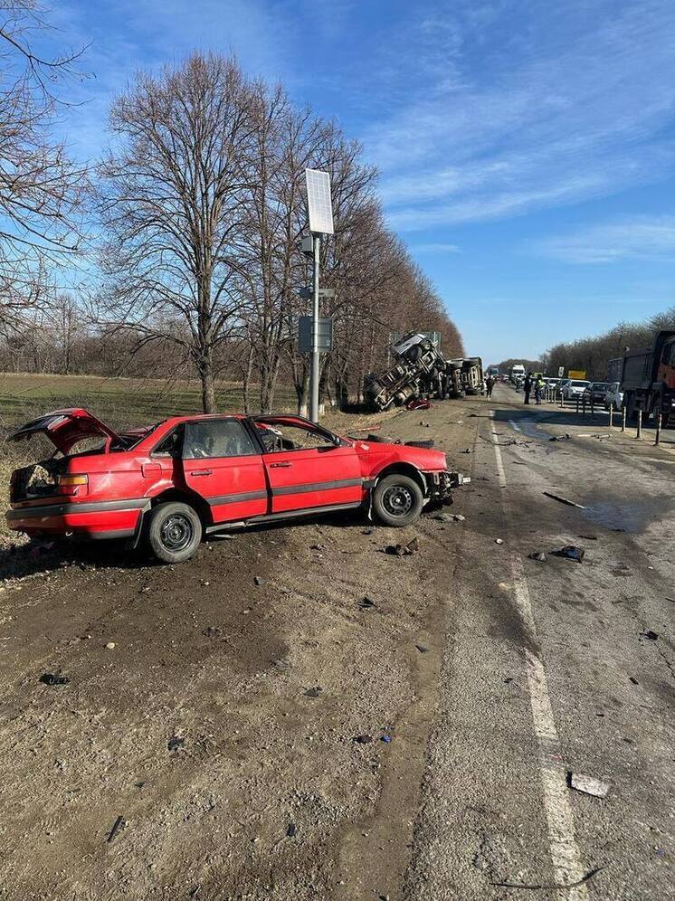 По факту смертельного ДТП с грузовиком в Динском районе возбуждено уголовное дело