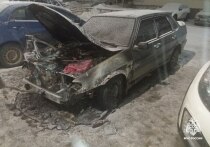 Примерно в 2 часа ночи в Чебоксарах возле дома № 3 по улице Хузангая загорелся легковой автомобиль ВАЗ-21150 2005 года выпуска