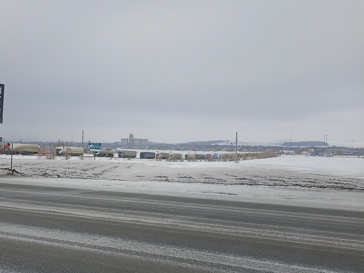 В районе Новосергиевки образовалась пробка из фур