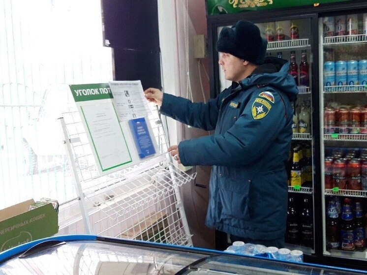 Сотрудники МЧС проводят рейды на объектах торговли в Херсонской области