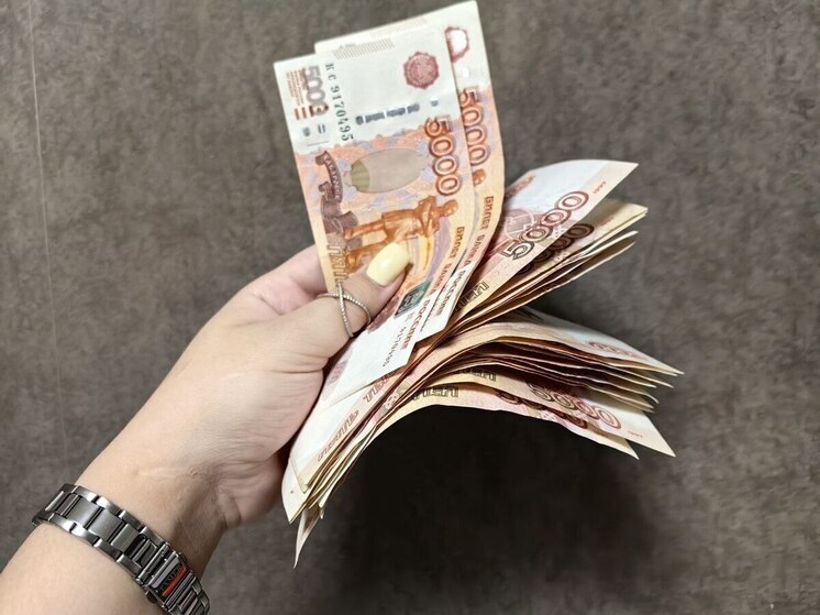 Хабаровскую учительницу обманули мошенники на более чем миллион рублей