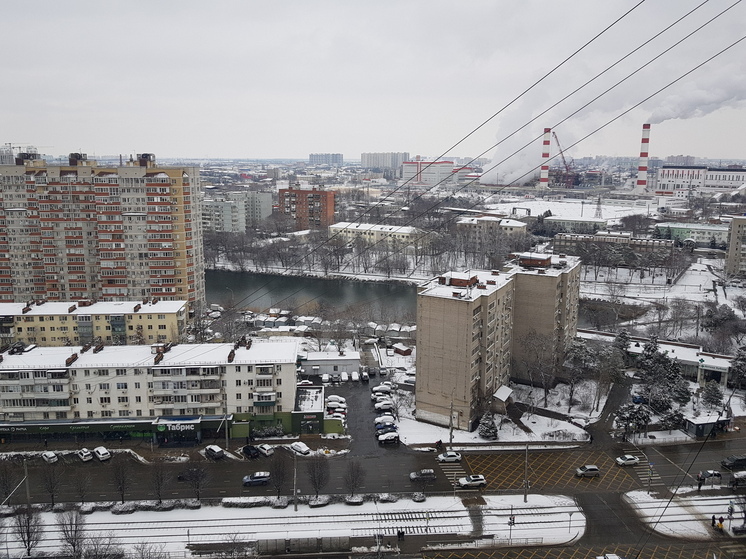 За сутки для обработки дорог в Краснодаре израсходовали свыше 132 тонн противогололёдного материала