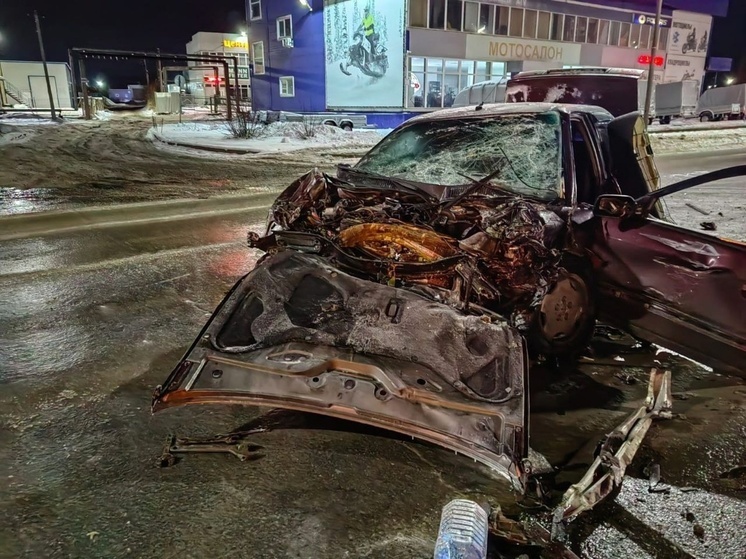 Легковушка столкнулась с автобусом в Череповце