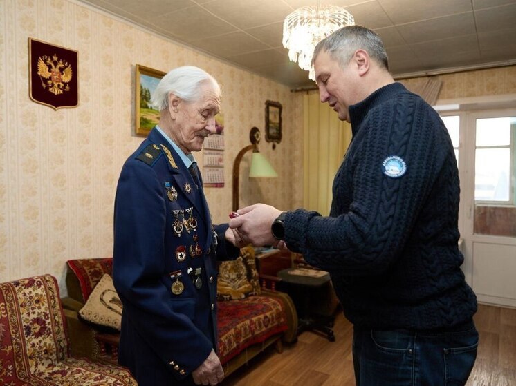 В Самаре вручили медаль в честь 80-летия Победы ветерану ВОВ Джемсу Чибисову