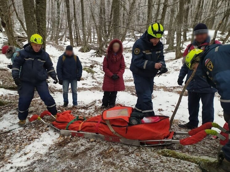 В Крыму на горе Чатыр-Даг женщина травмировала ногу и не могла спуститься