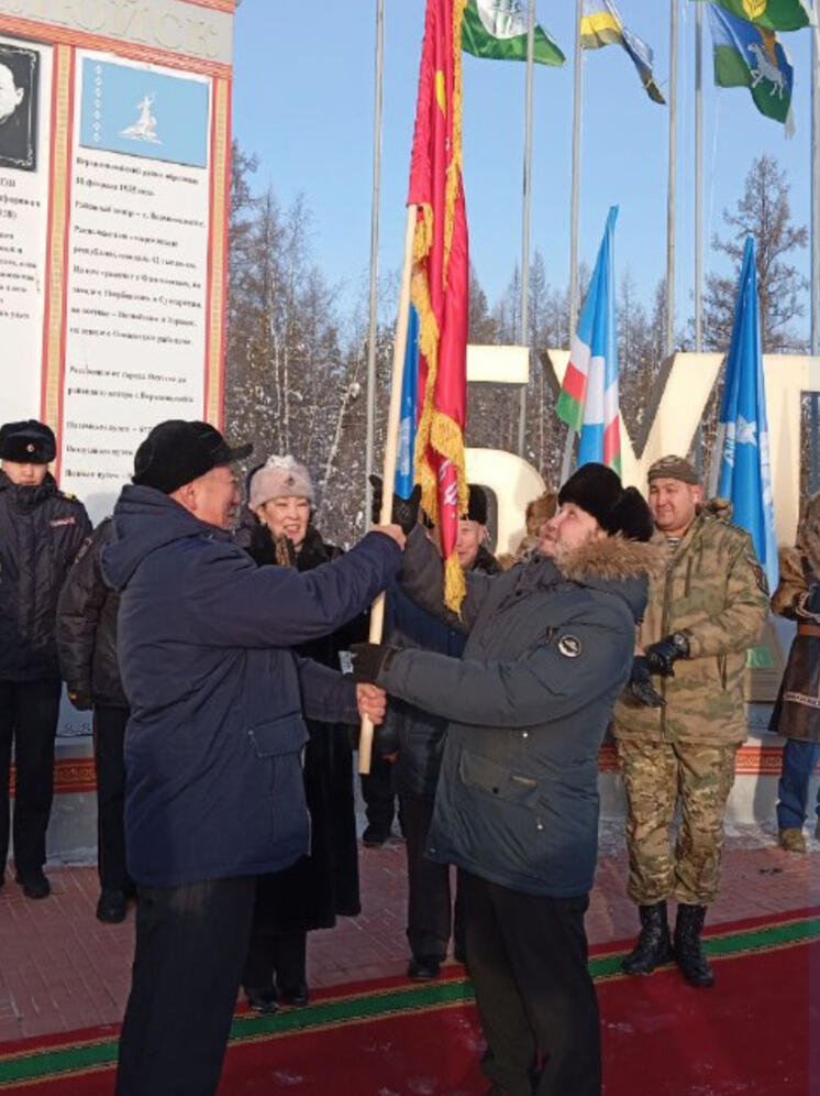 Торжественная передача Знамени Победы прошла на границе Верхневилюйского и Вилюйского улусов