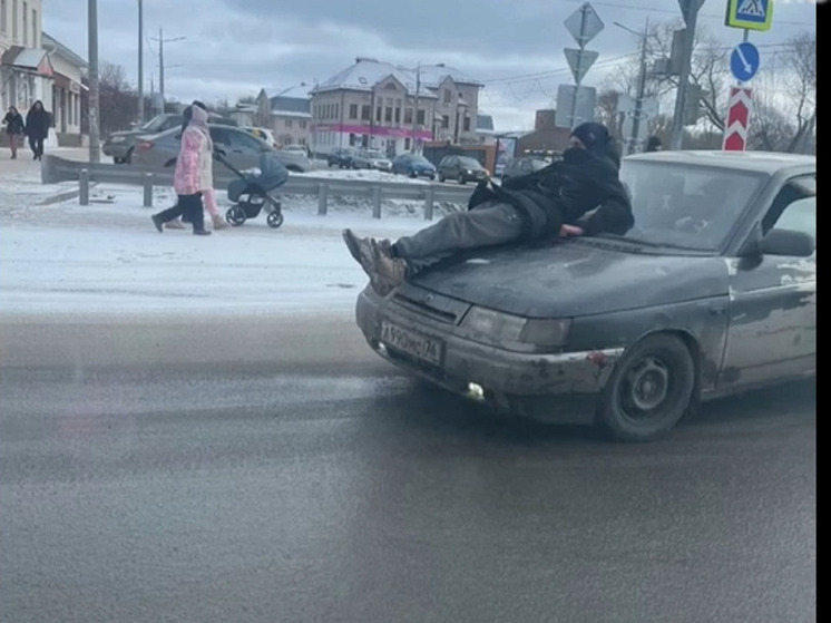 Жителя Переславля накажут за то, что он катал друга на капоте