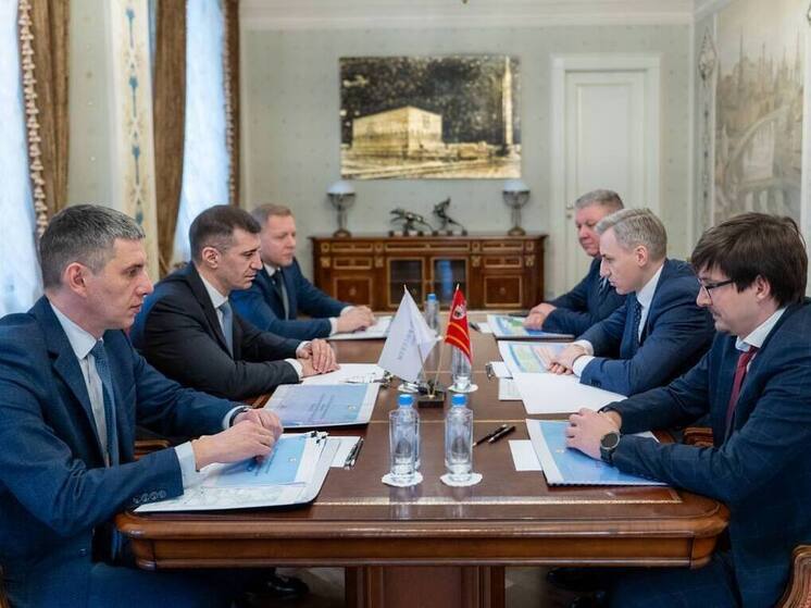 Василий Анохин и Борис Эбзеев обсудили развитие электросетевого комплекса Смоленской области