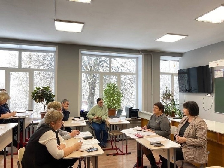 В Псковском районе обсудили подготовку школ к новому учебному году