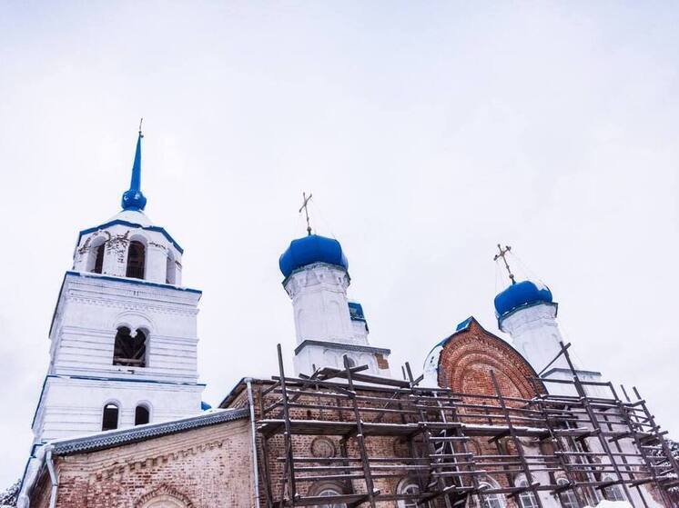 Возрождаемый храм Успения Пресвятой Богородицы на Вологодчине освятили