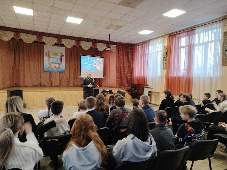 Сотрудники Нахимовского музея провели со школьниками урок цифровой безопасности