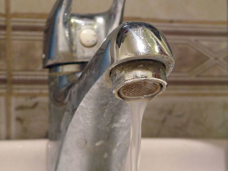 Жители округа Красногорск связали проблемы с кожей с качеством местной воды