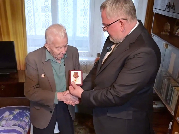 В Воронеже ветеранов награждают юбилейной медалью «80 лет Победы в Великой Отечественной войне»