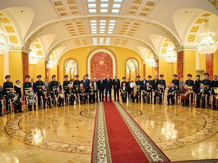 В Оренбурге ветеранам вручили памятные награды