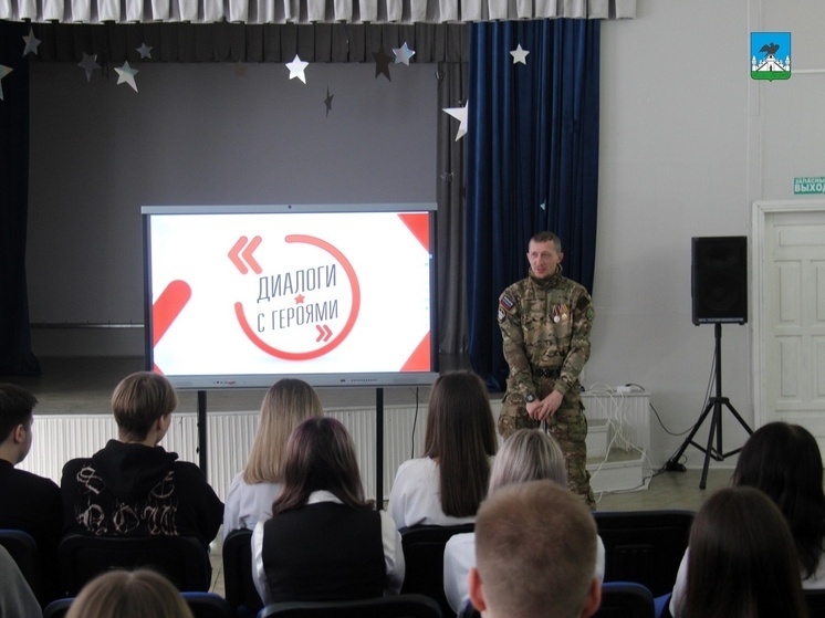 В Орле участник СВО встретился с учениками своей школы