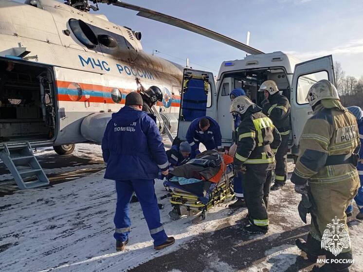 Вертолет санавиации экстренно вылетал в округ в Тверской области: женщине потребовалась помощь