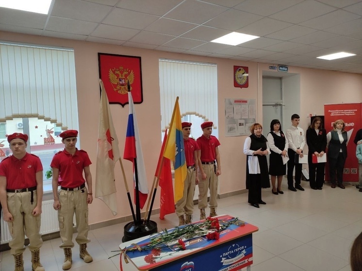 В калмыцкой школе открыли «Парту Героя» в память об участнике СВО