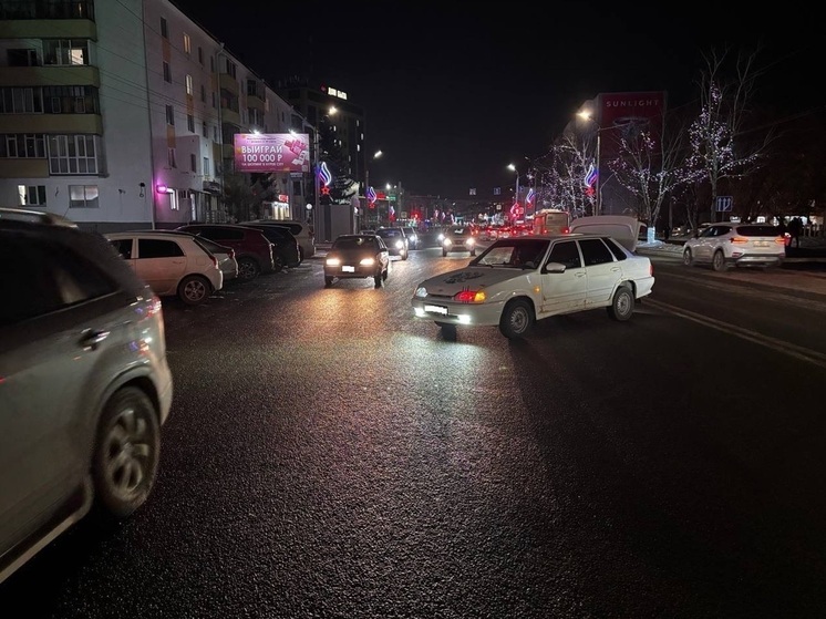 Перебегавший дорогу школьник попал под машину в Кургане
