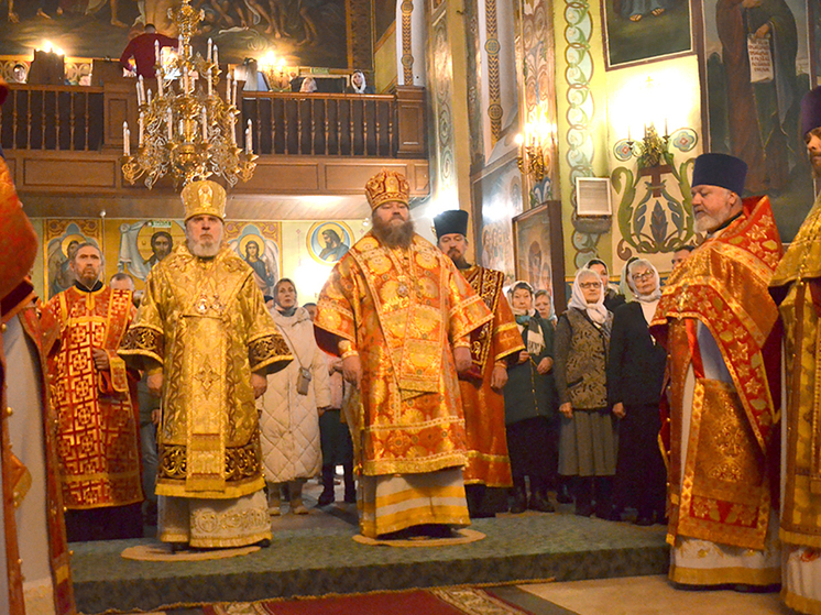 В день празднования Собора святых Пермской митрополии, в свой день рождения глава Пермской митрополии митрополит Пермский и Кунгурский Мефодий совершил Божественную литургию в Свято-Троицком кафедральном соборе Перми