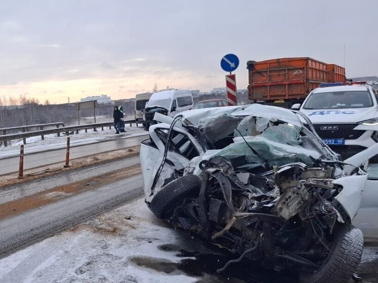 В жуткой аварии с двумя автобусами в Калужской области погиб человек