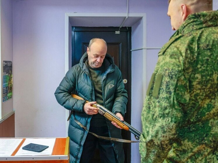 Жители Лабытнанги отправят на фронт еще 35 ружей и 1000 патронов