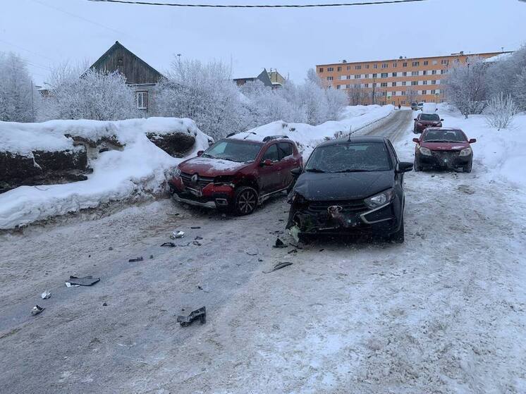 Три ДТП с пострадавшими произошли в Мурманской области за минувшие сутки
