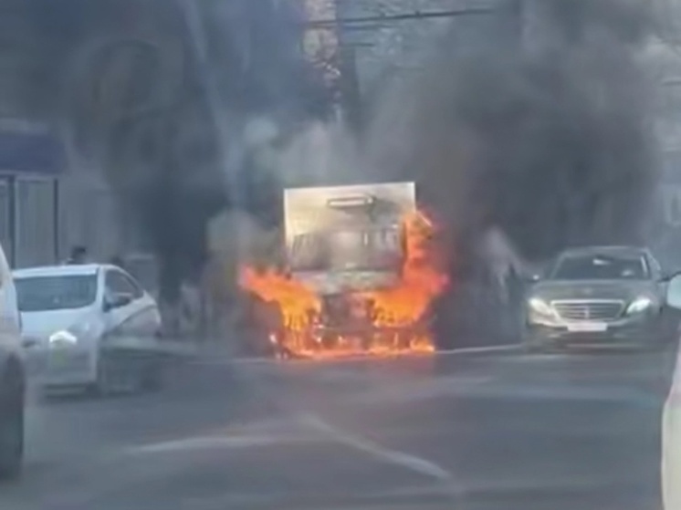 В центре Ростова на полном ходу загорелась «ГАЗель»