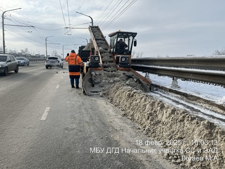 В расчистке Тамбова от снега и льда участвуют 56 единиц спецтехники