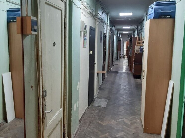 В петербургской коммуналке мать покалечила дочь плойкой